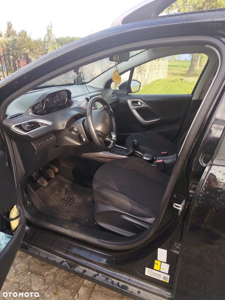 Peugeot 2008 - 8