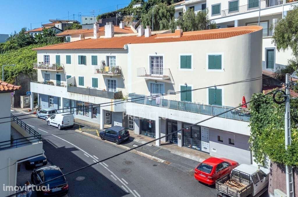 Loja, Câmara de Lobos, Estreito Câmara de Lobos - Grande imagem: 2/20