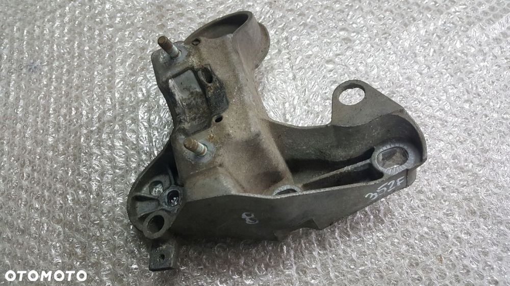 ŁAPA SILNIKA VW AUDI A4 B6 2.0 TDI 8E0199352F - 1
