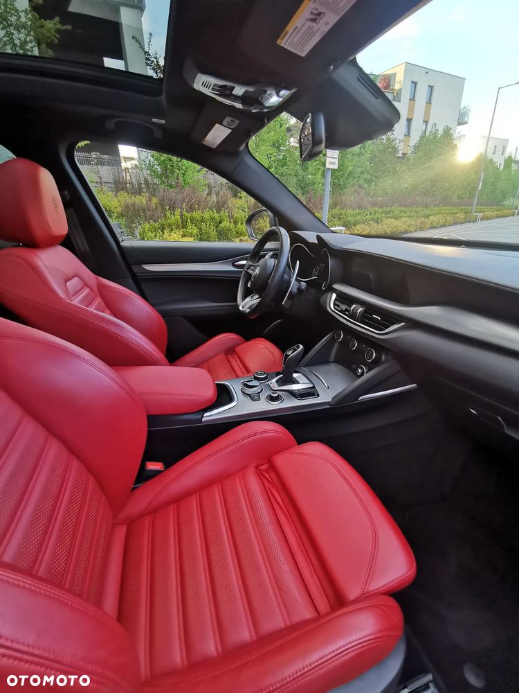 Alfa Romeo Stelvio 2.0 Turbo 16V AT8-Q4 Veloce Ti - 13