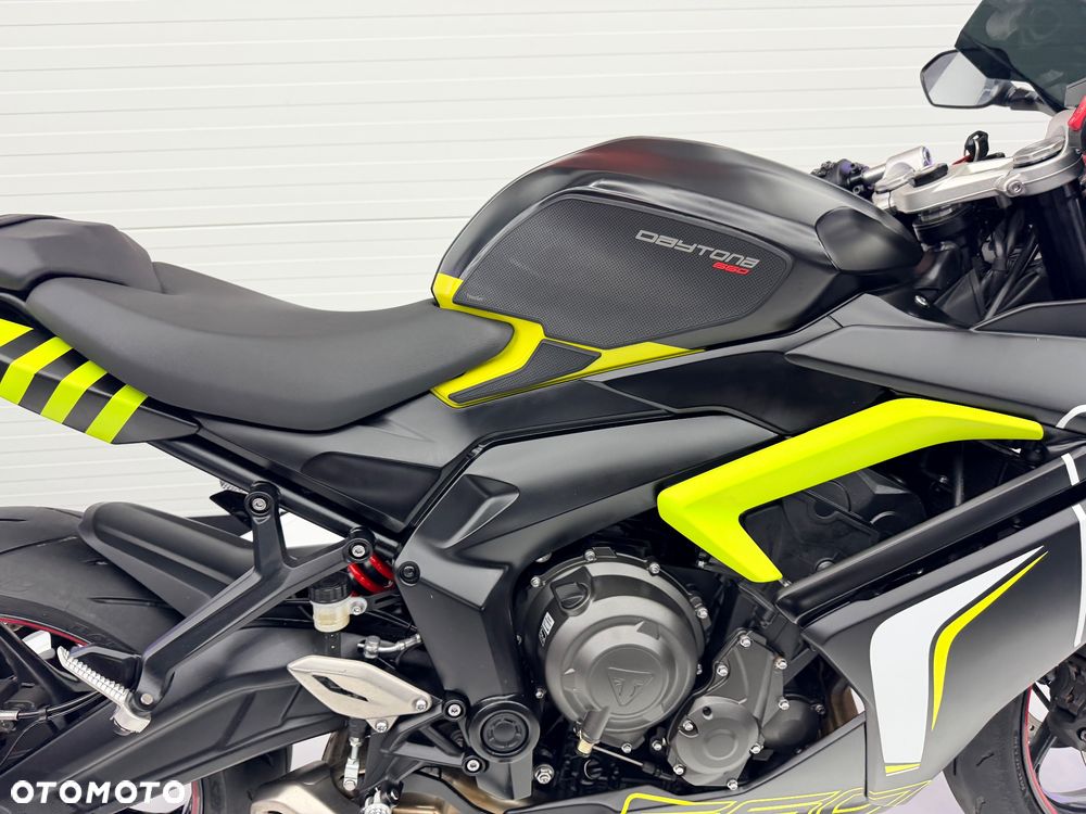 Triumph Daytona - 25
