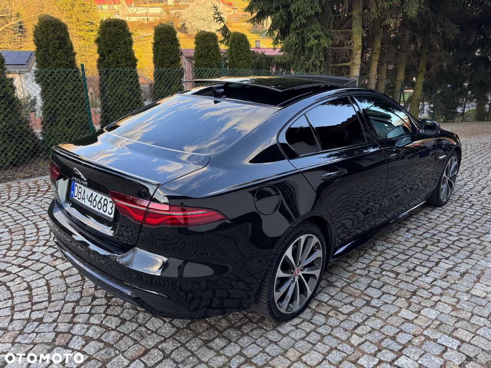 Jaguar XE 2.0 D180 AWD R-Dynamic HSE - 5