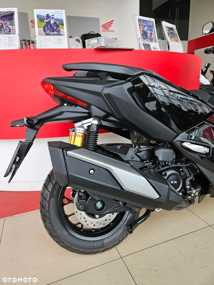 Honda ADV350 - 8