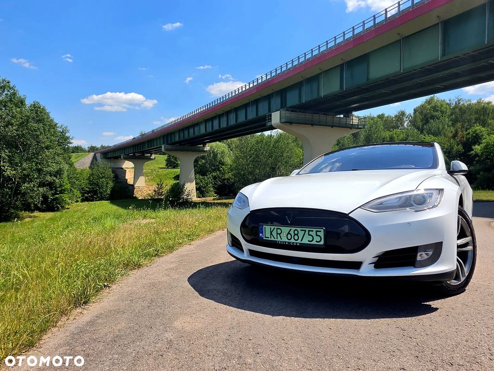 Tesla Model S - 5