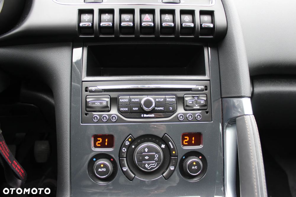 Peugeot 3008 2.0 BlueHDi Allure S&S - 25