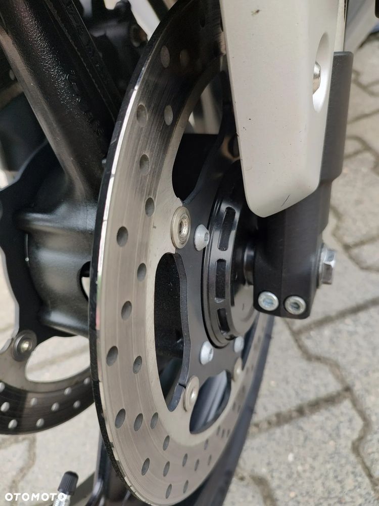 Yamaha FJR - 17