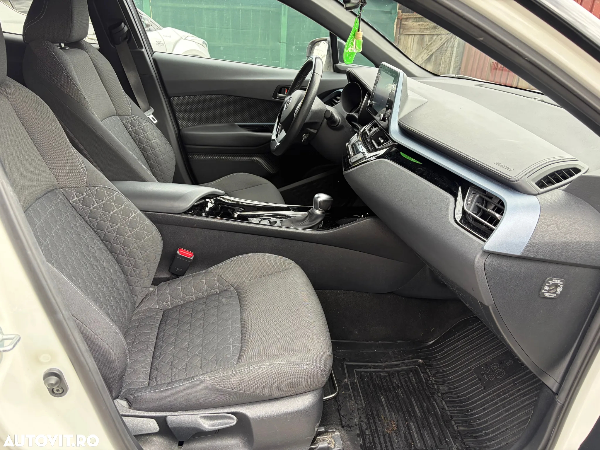 Toyota C-HR Hybrid Lounge - 24
