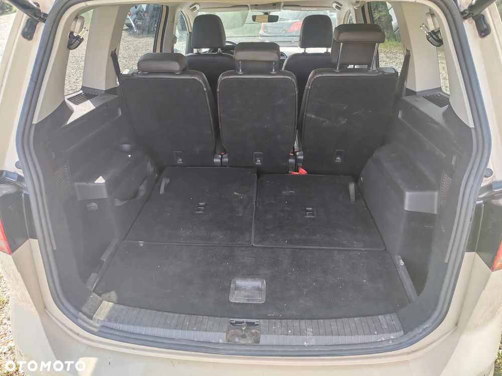 Volkswagen Touran - 17