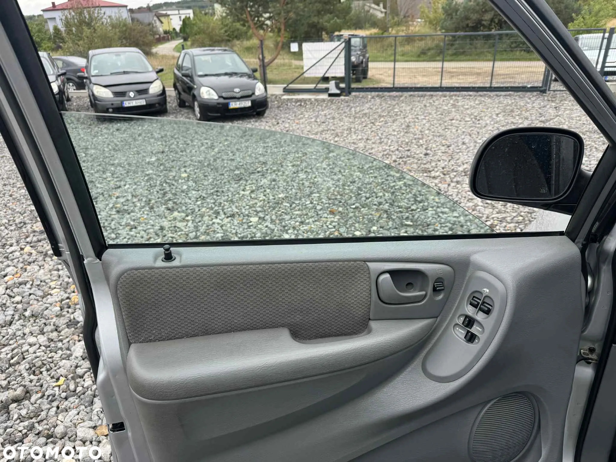 Chrysler Voyager 2.8 LX CRD - 12
