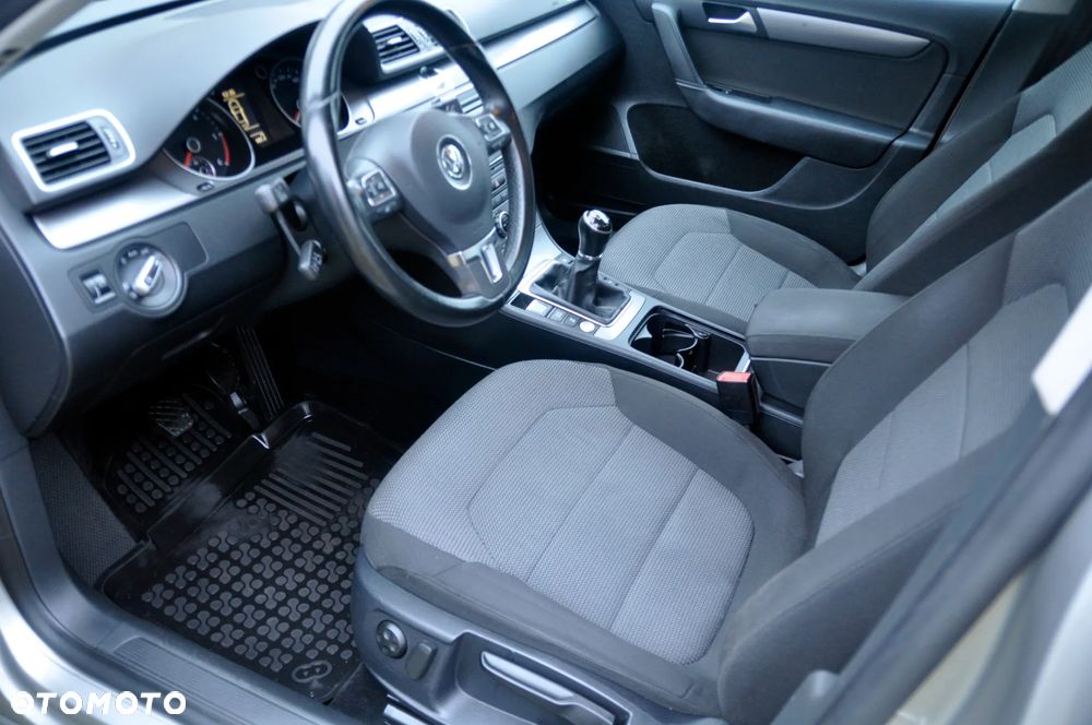 Volkswagen Passat 2.0 TDI Comfortline - 5