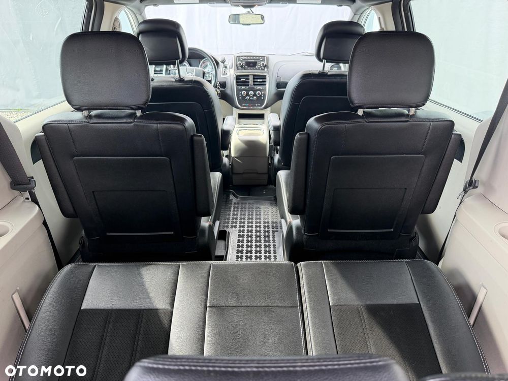 Dodge Caravan - 23