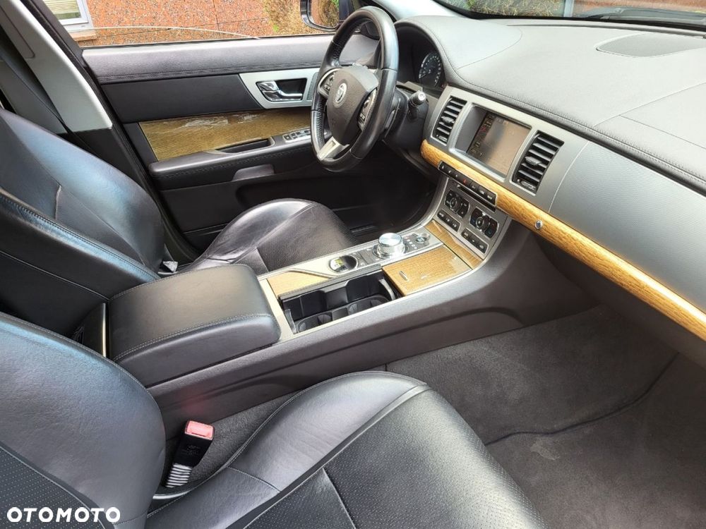 Jaguar XF - 22