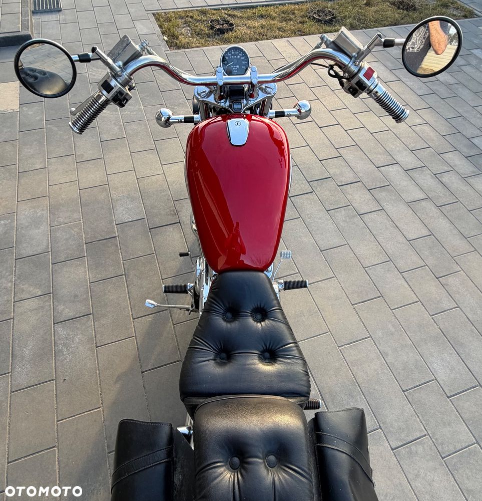 Suzuki Intruder - 13