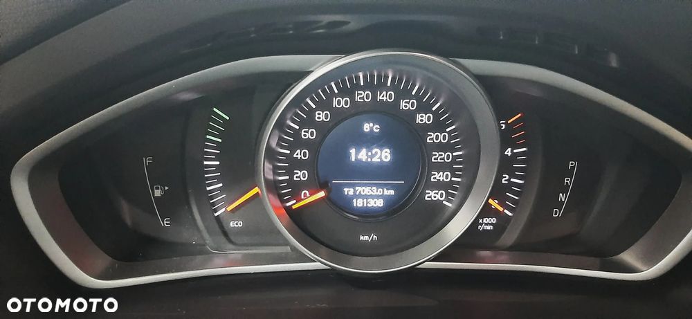 Volvo V40 D3 Drive-E SCR Momentum - 16