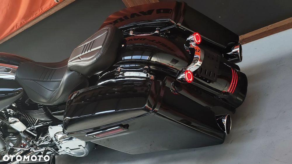 Harley-Davidson Touring Street Glide - 22
