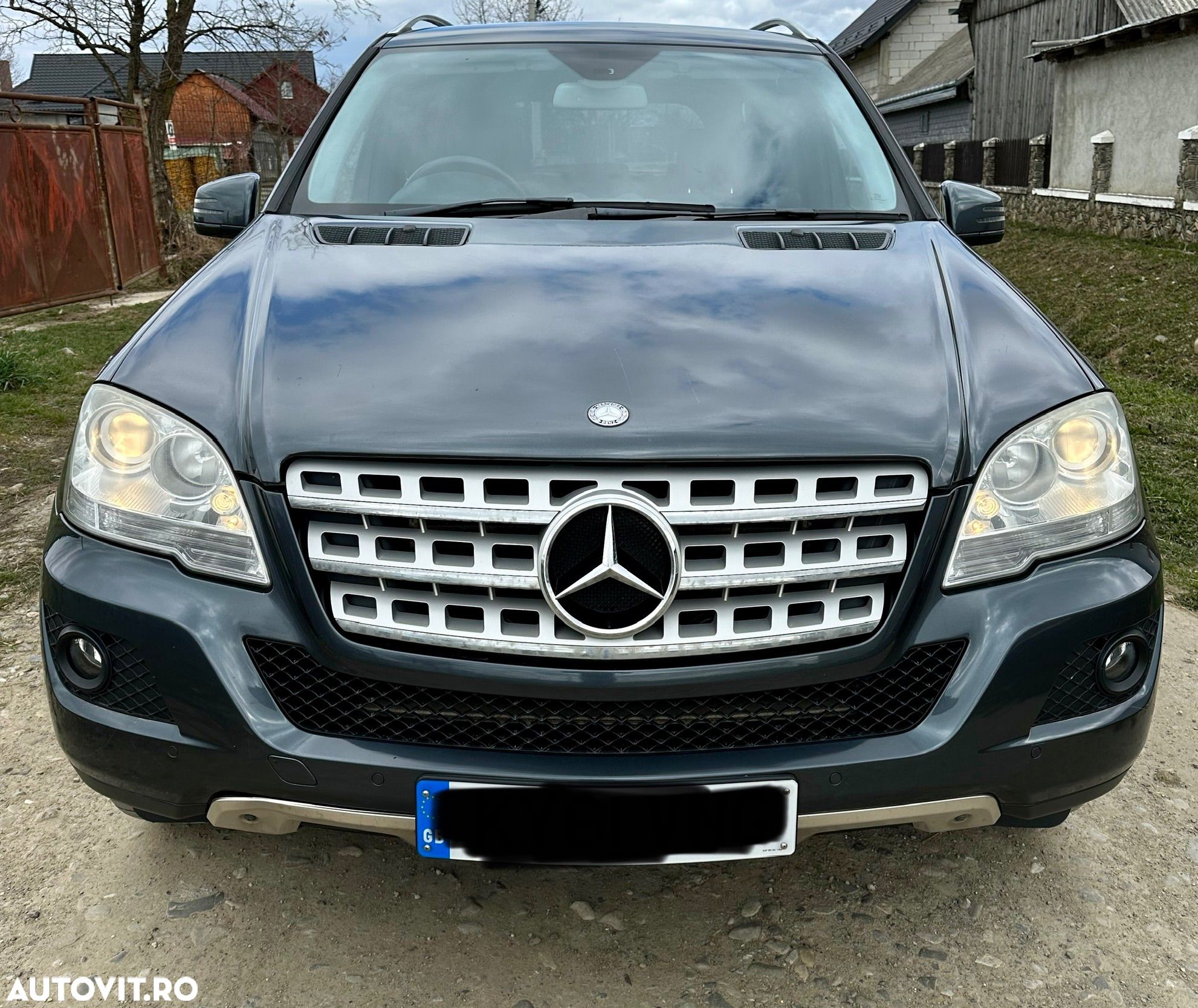 Dezmembrez Mercedes w164 ml 350 2011 - 1