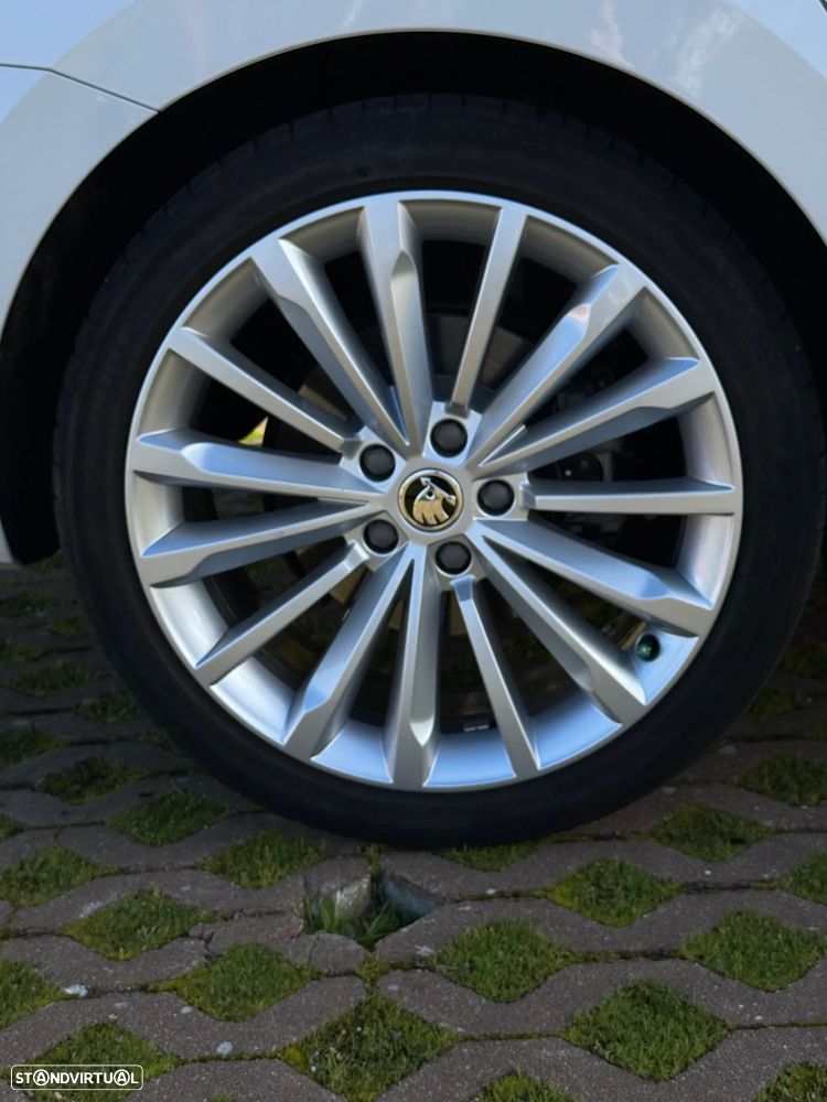 Skoda Superb Break 2.0 TDI Laurin&Klement DSG - 11