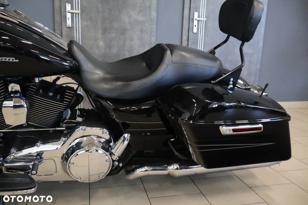 Harley-Davidson Touring Street Glide - 12