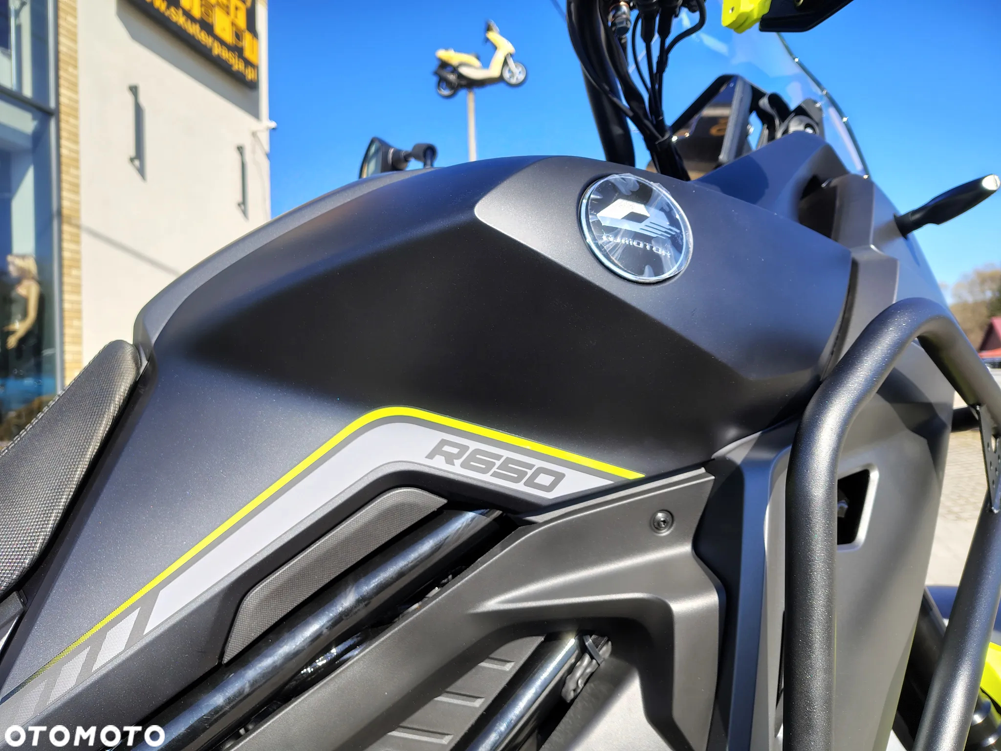 QJMOTOR SVT 650 - 9