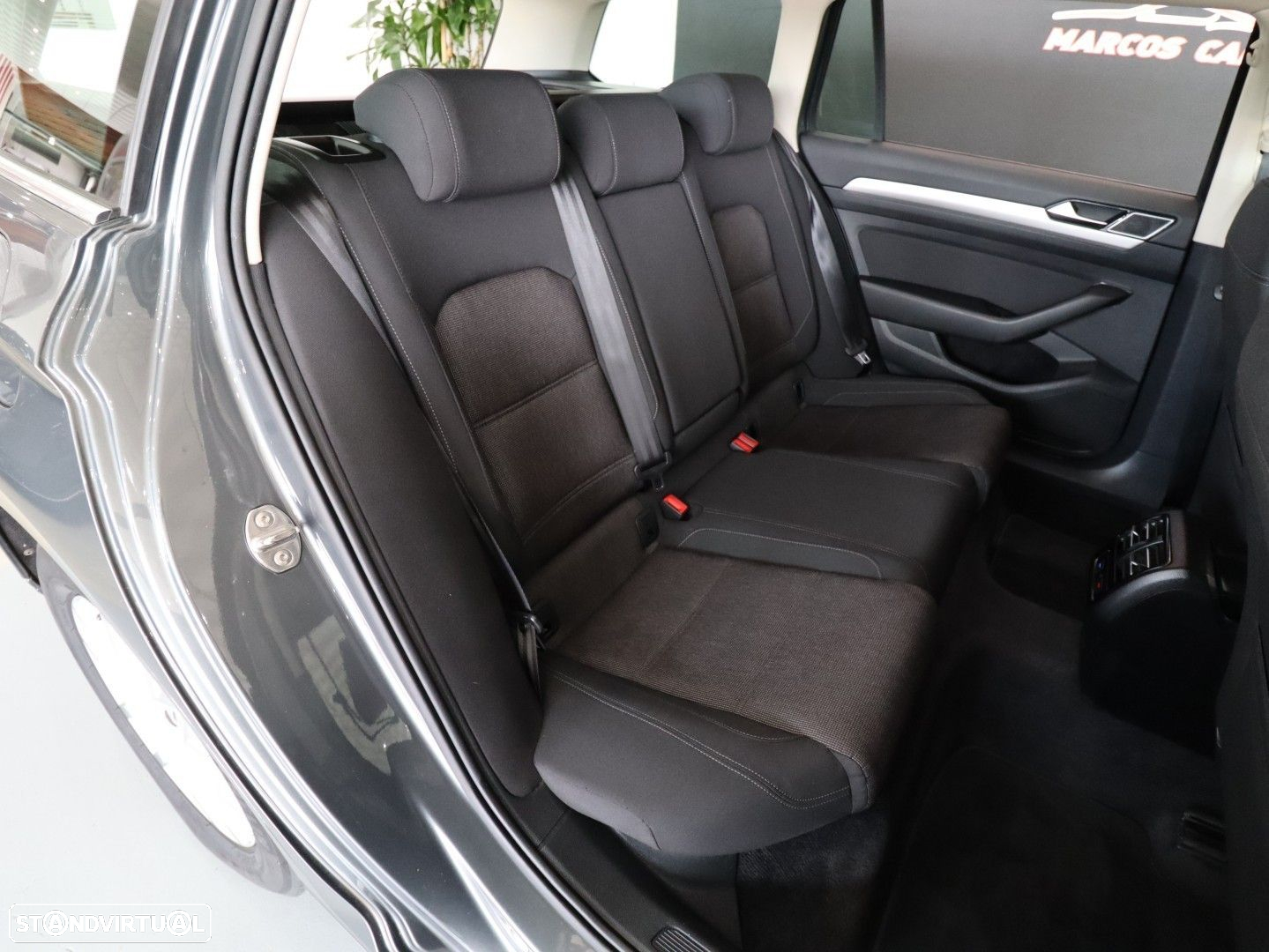 VW Passat Variant 2.0 TDi Confortline DSG - 11