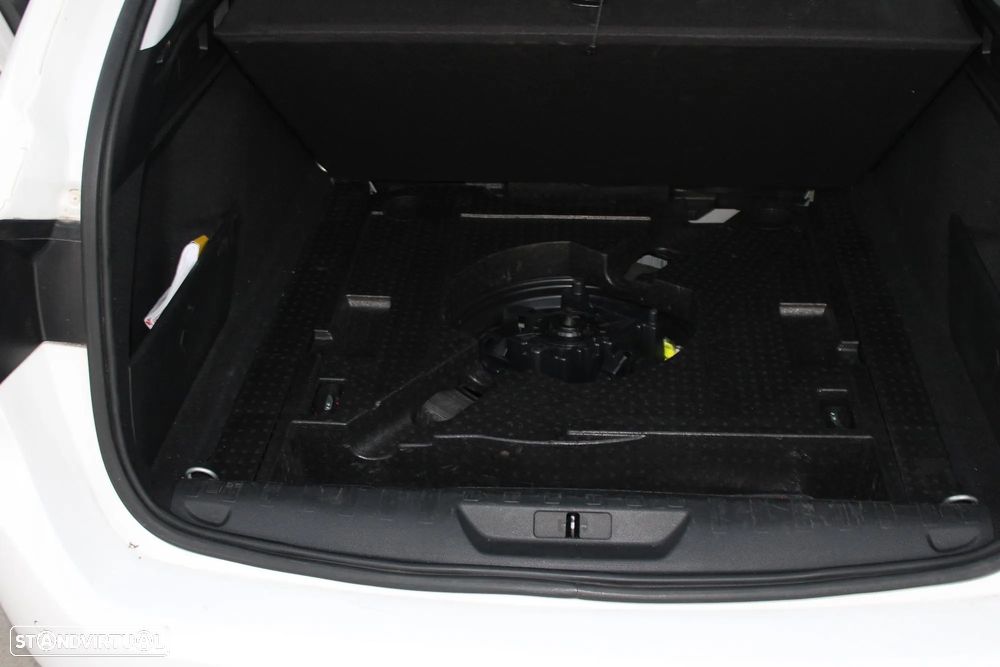 Peugeot 308 SW BlueHDi 130 EAT8 Style - 17