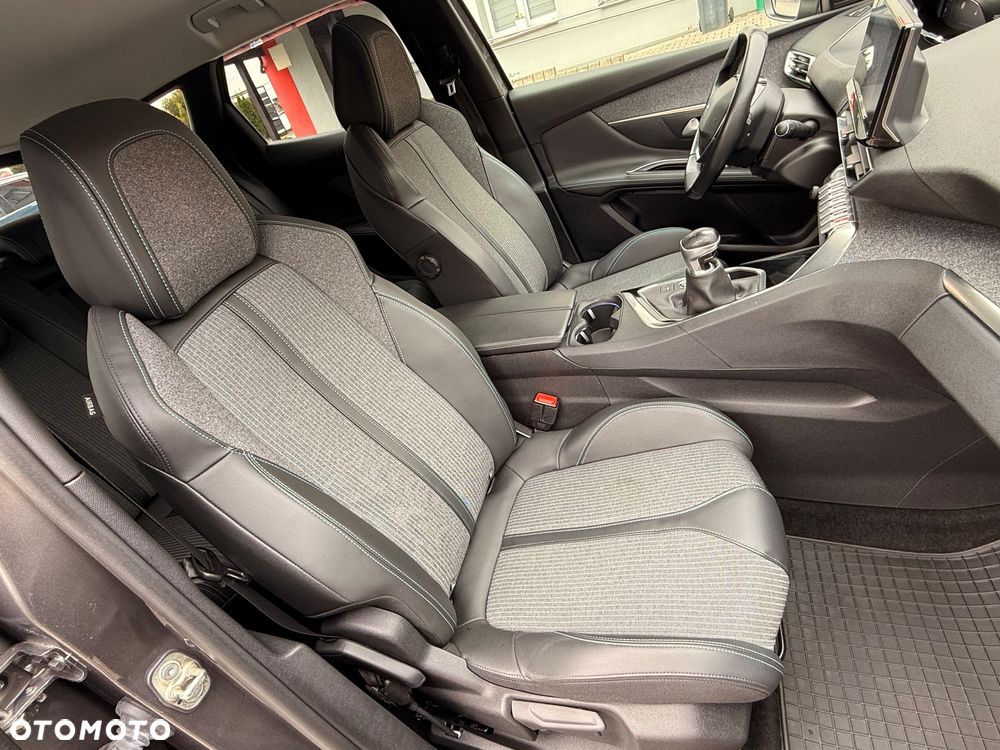 Peugeot 3008 1.5 BlueHDi Allure S&S - 22