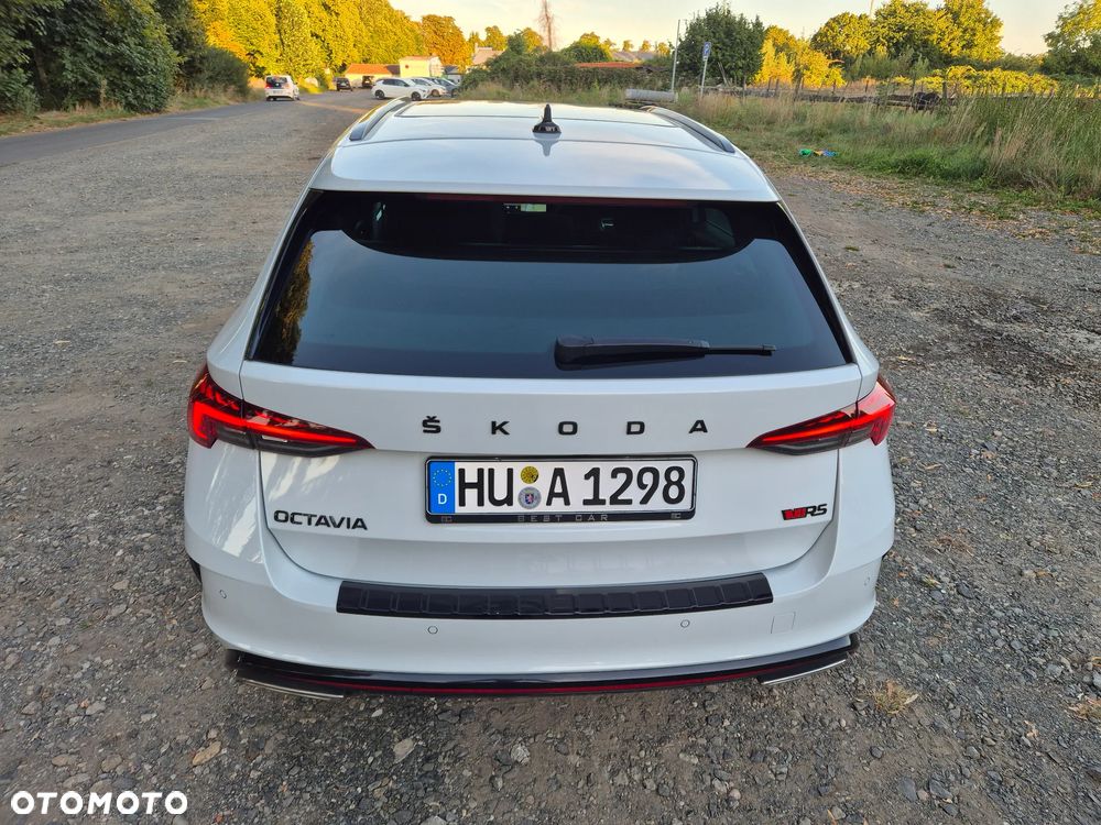 Skoda Octavia Combi 2.0 TDI DSG RS - 10