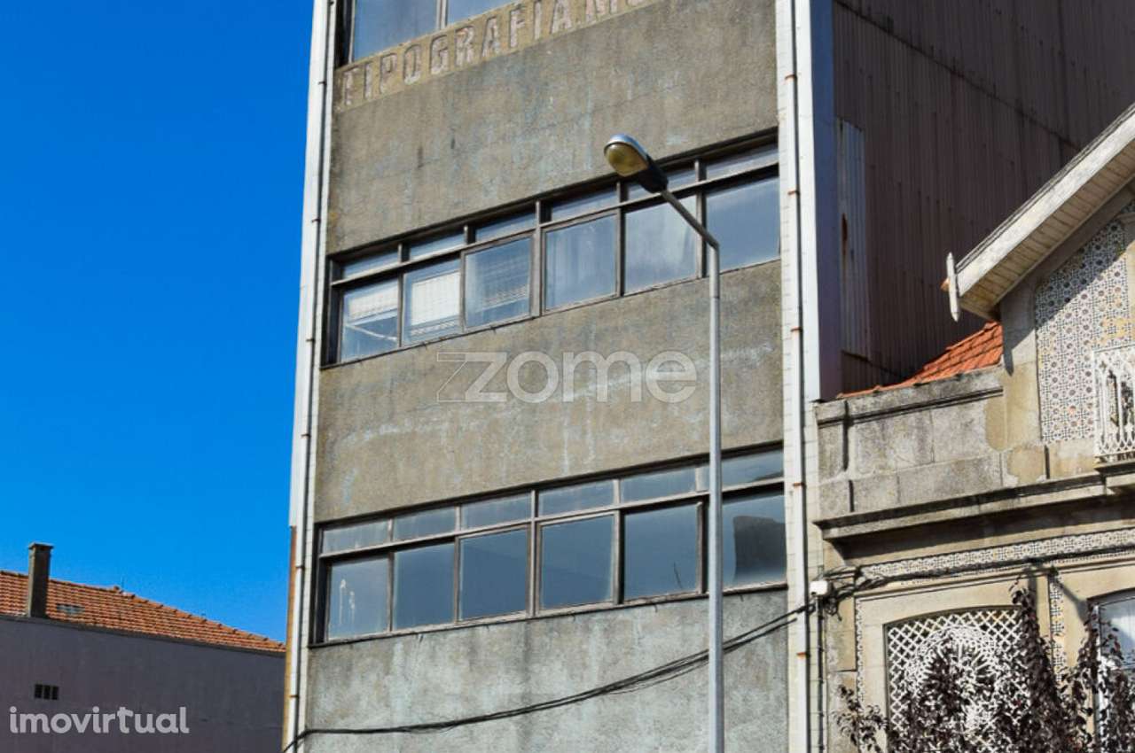 Prédio Para Recuperar junto à Brito Capelo - Grande imagem: 2/25