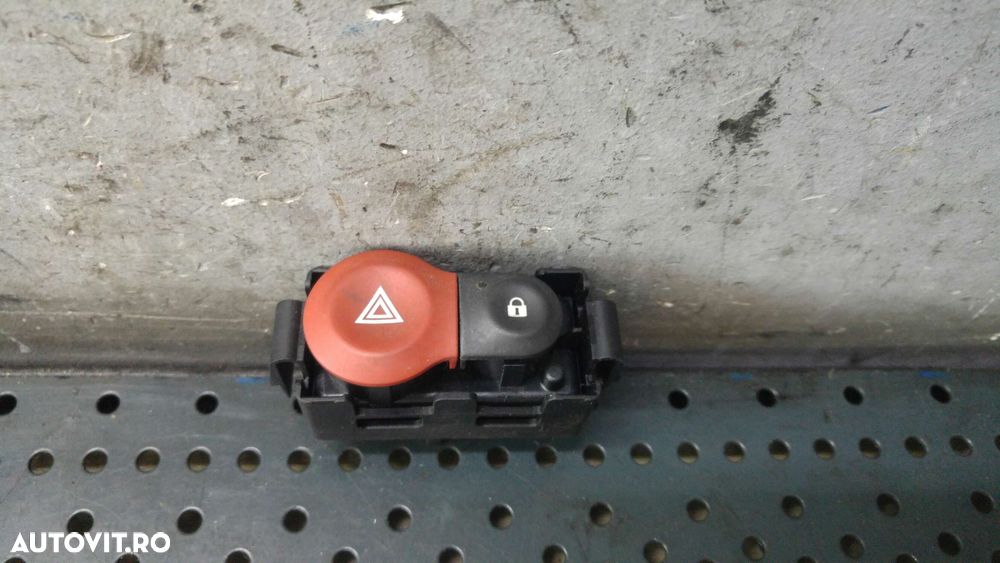Buton avarii blocare usi renault clio 3 88300000 8200214896a - 1