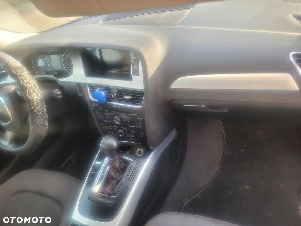 DESKA KOKPIT AUDI A4 B8 PASY - 2