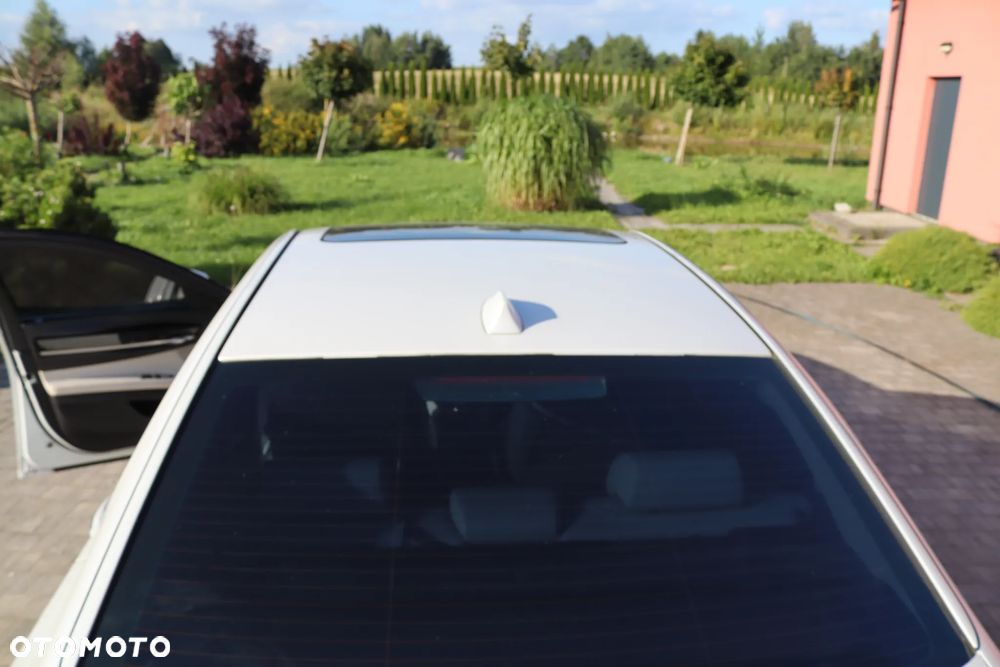 BMW Seria 7 750i - 33