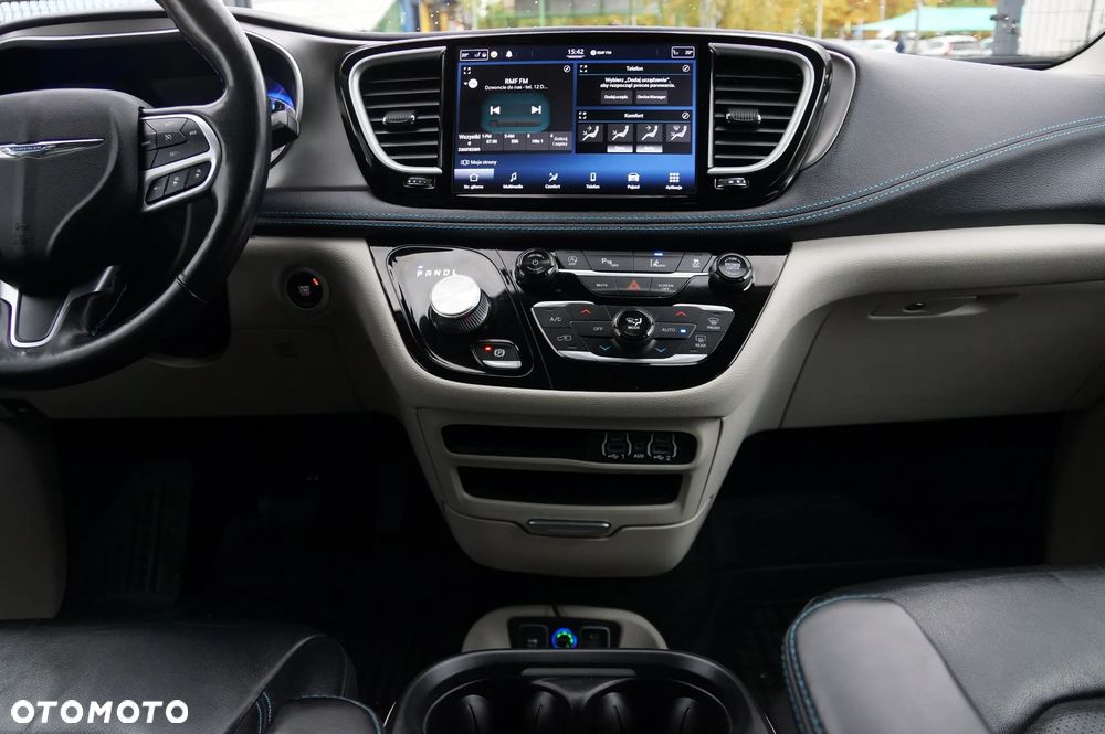 Chrysler Pacifica - 12