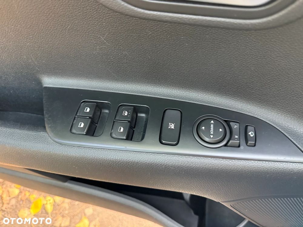 Kia Rio 1.2 L - 24