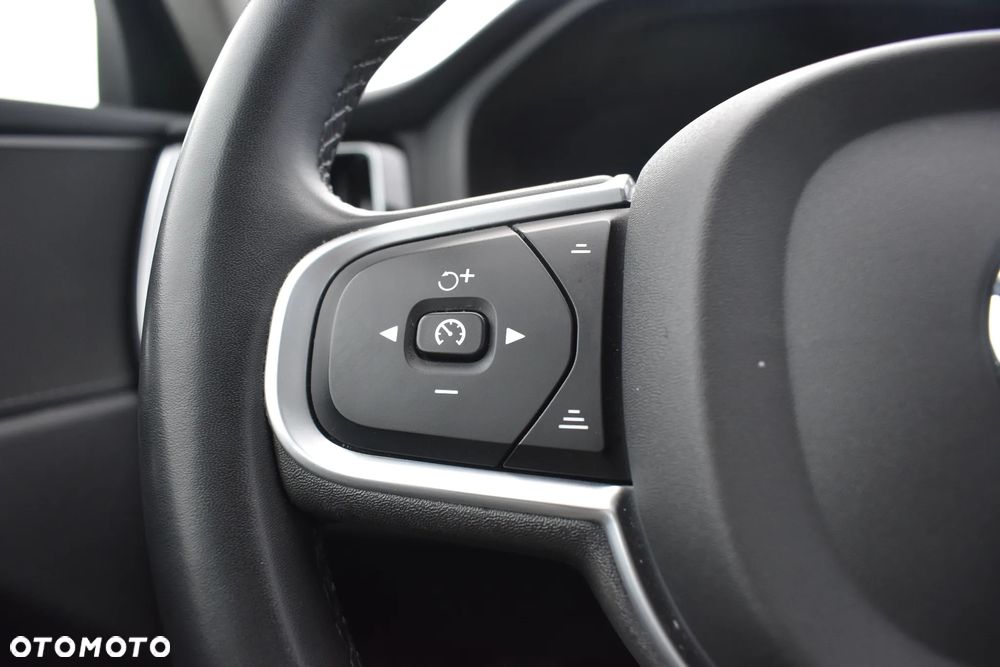 Volvo XC 60 B4 D AWD Momentum Pro - 25