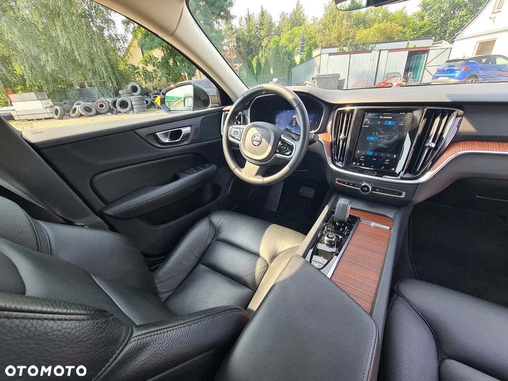 Volvo S60 B5 B AWD Plus Dark - 33