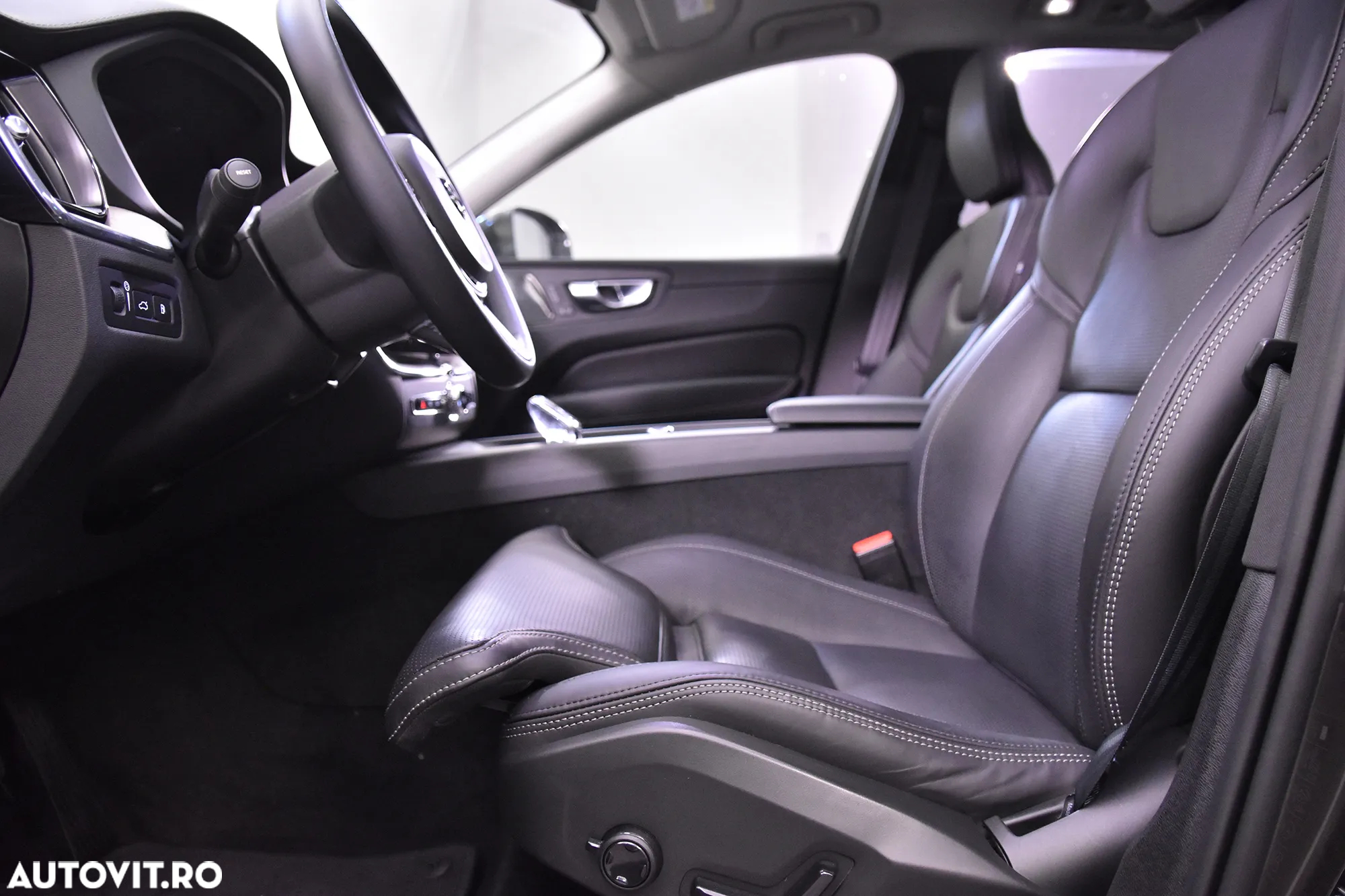 Volvo XC 60 T8 AWD Recharge Core - 23