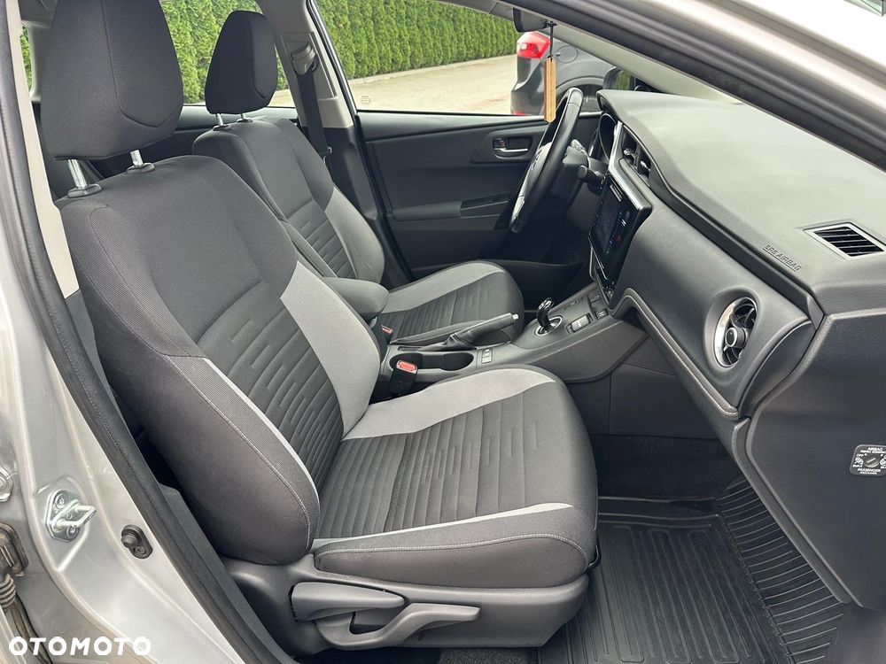 Toyota Auris Hybrid 135 Comfort - 33