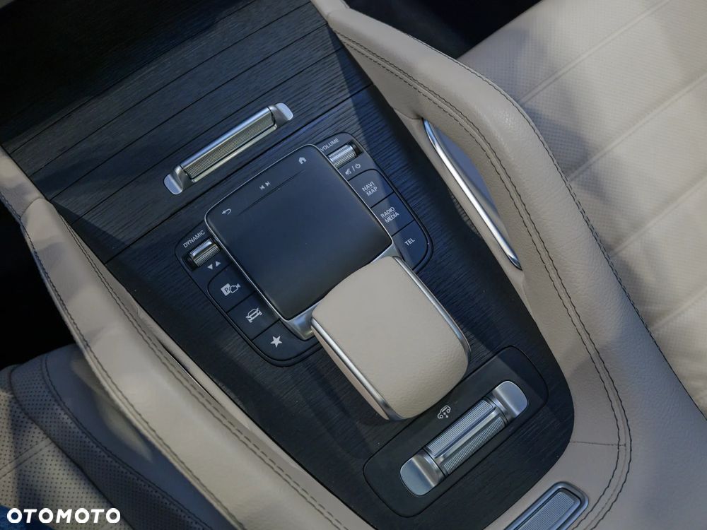 Mercedes-Benz GLS - 28