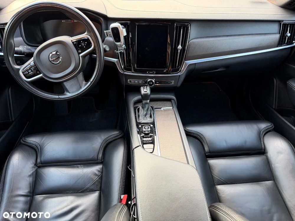 Volvo V90 Cross Country - 11