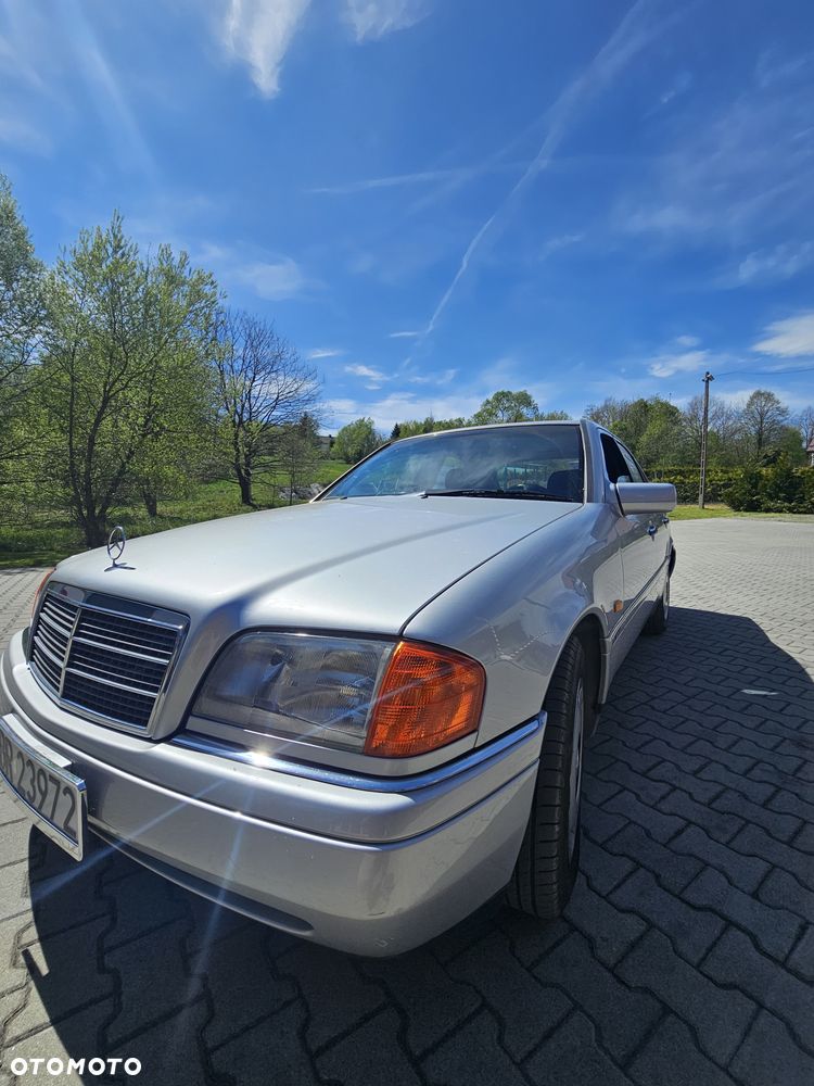 Mercedes-Benz Klasa C 180 Elegance - 3