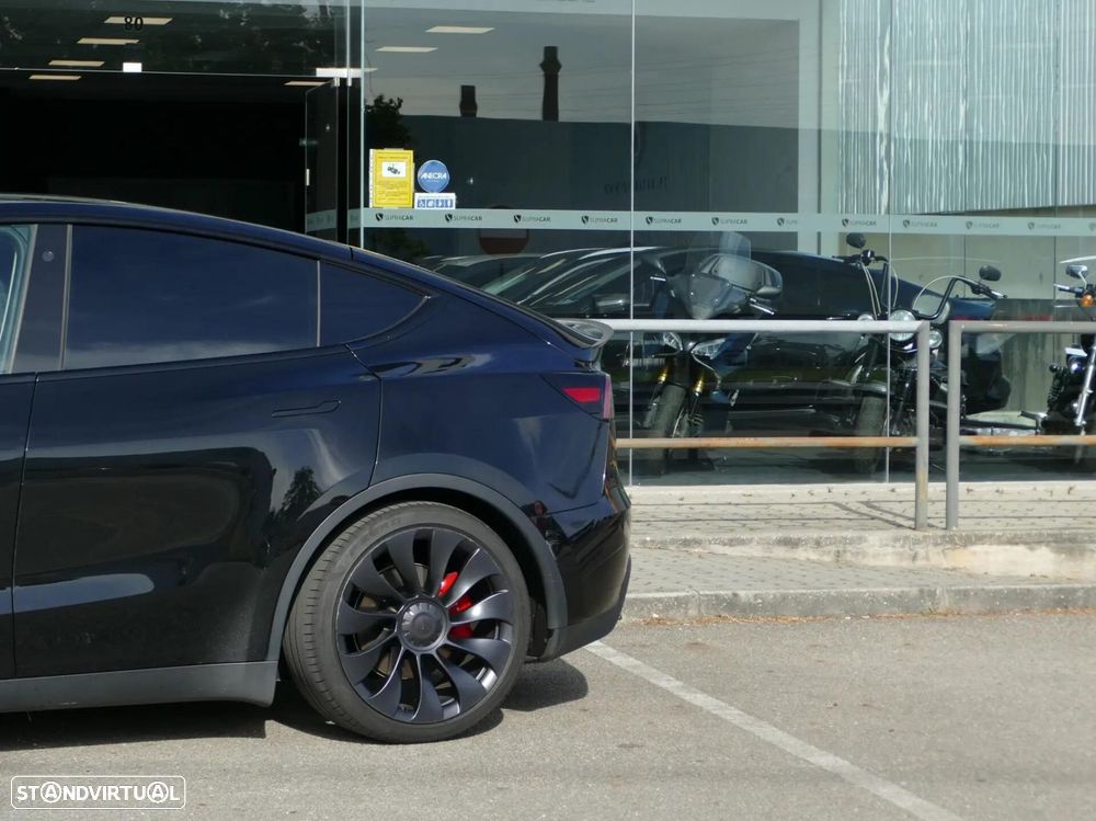 Tesla Model Y Performance Tração Integral - 17
