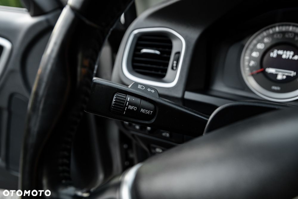 Volvo V60 T5 Momentum - 30