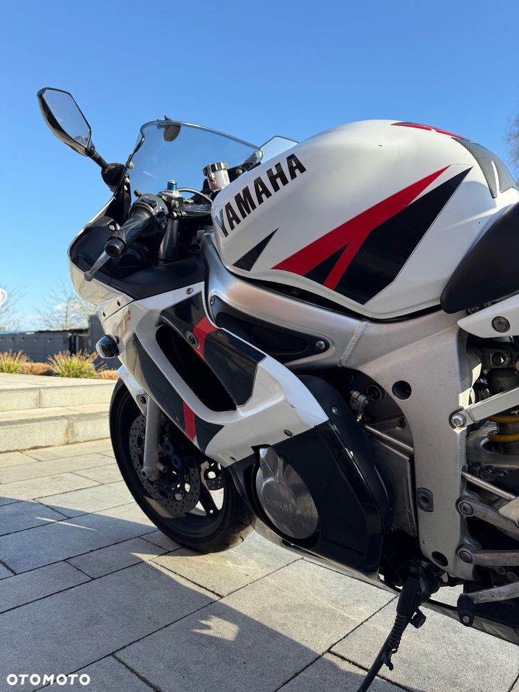 Yamaha YZF - 8