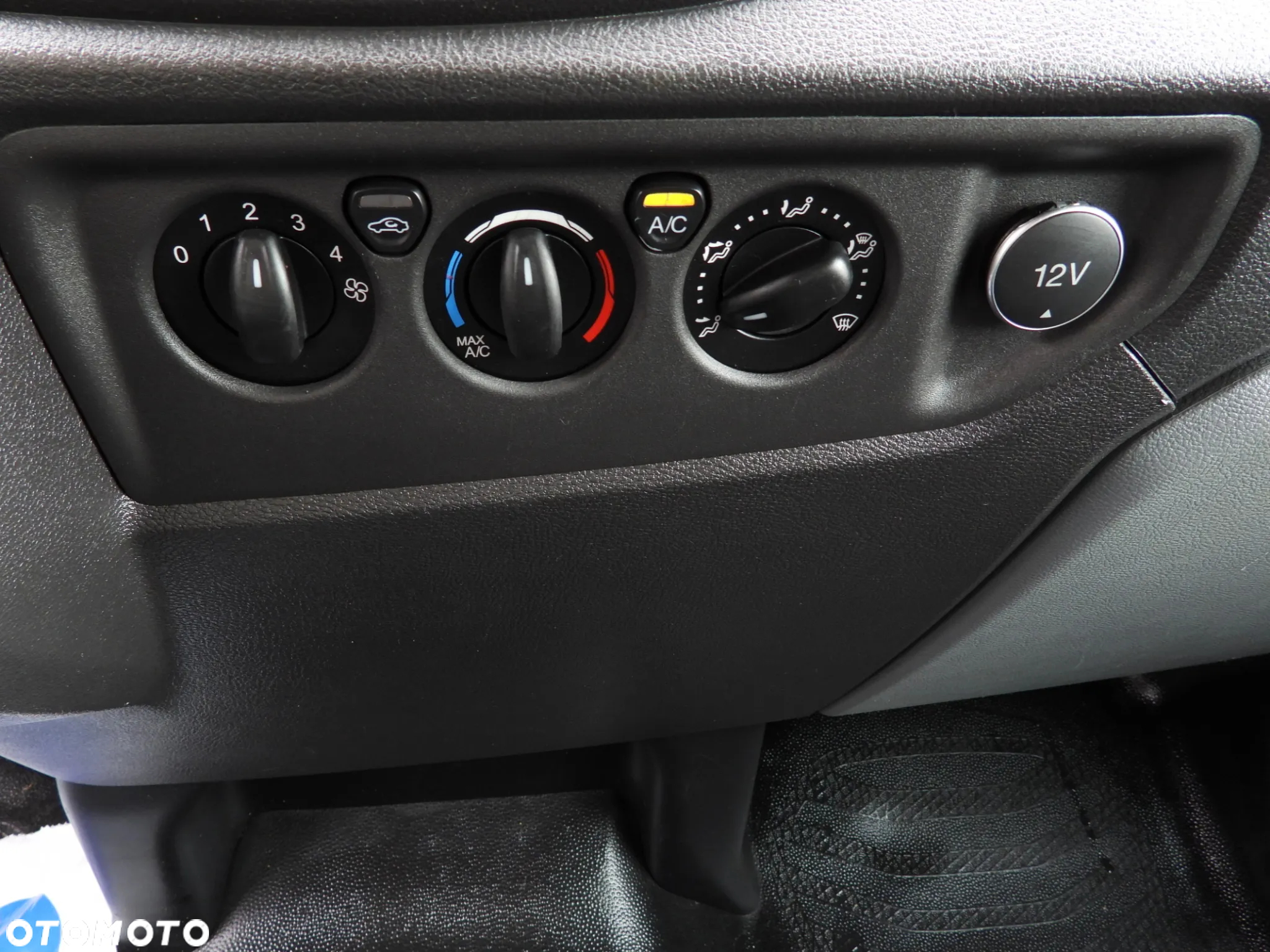 Ford TRANSIT WYWROTKA PODWÓJNA KABINA DOKA 6 MIEJSC TEMPOMAT KLIMATYZACJA BLIŹNIACZE KOŁA 170KM [ K56631 ] - 36