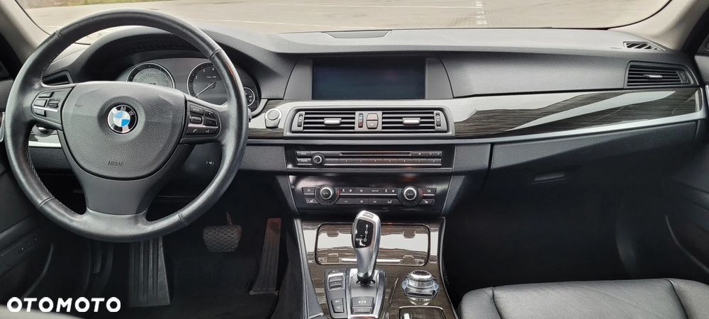 BMW Seria 5 528i xDrive - 4