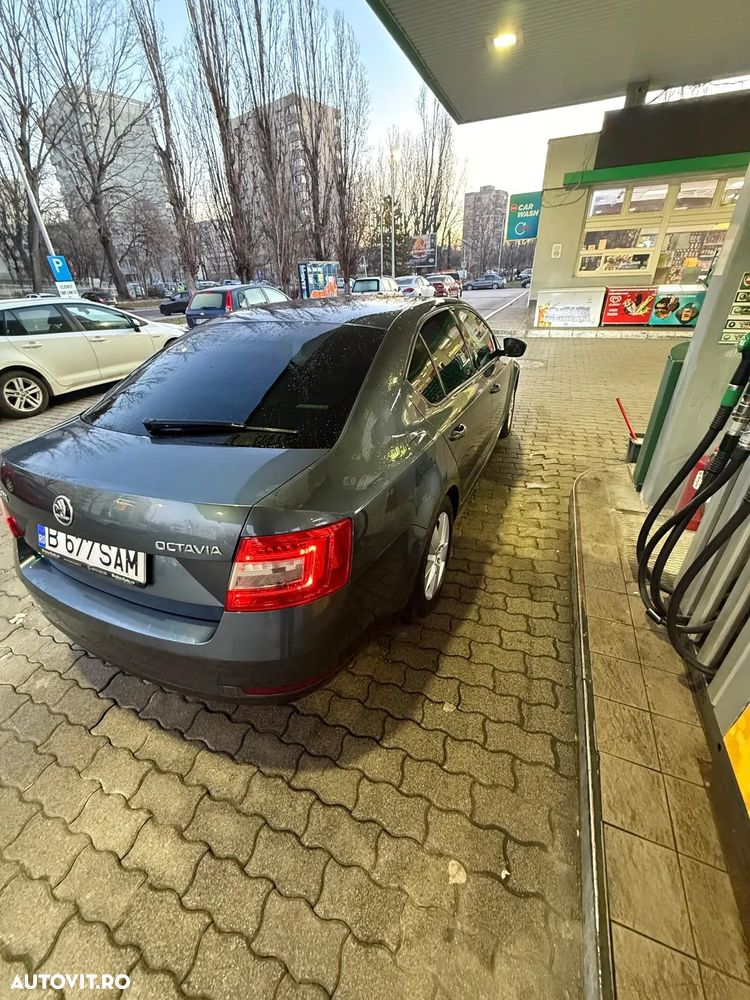 Skoda Octavia 1.6 TDI DSG Style - 10