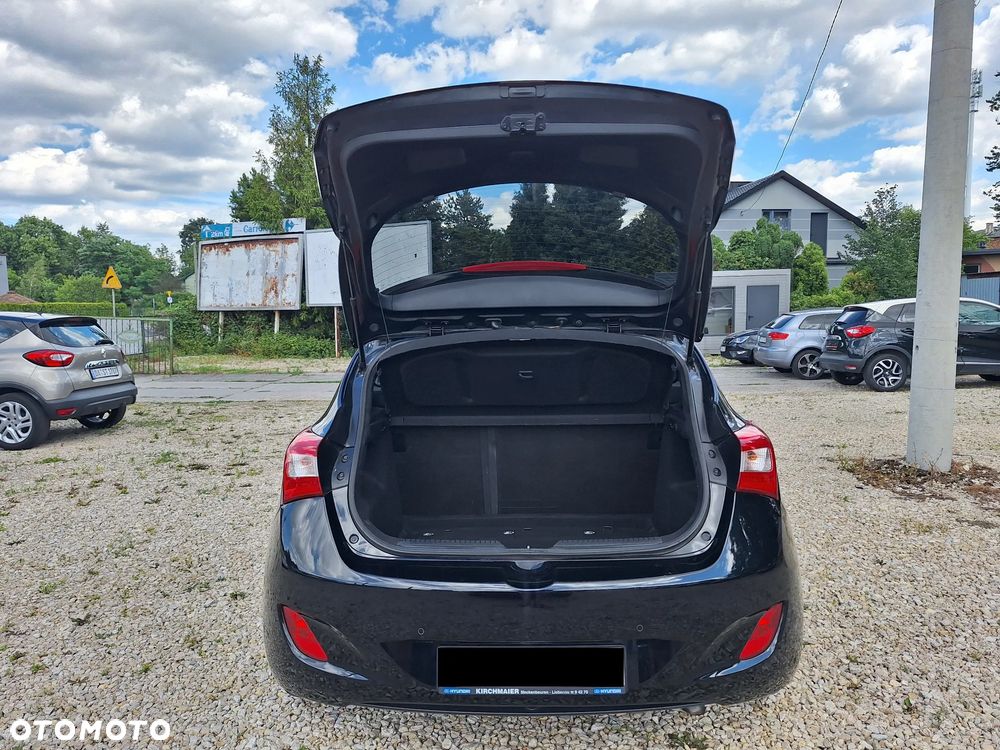 Hyundai i30 blue Kombi 1.6 GDi Passion - 16