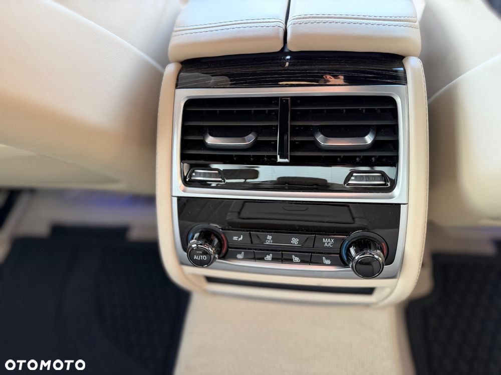 BMW Seria 7 730d xDrive mHEV - 27