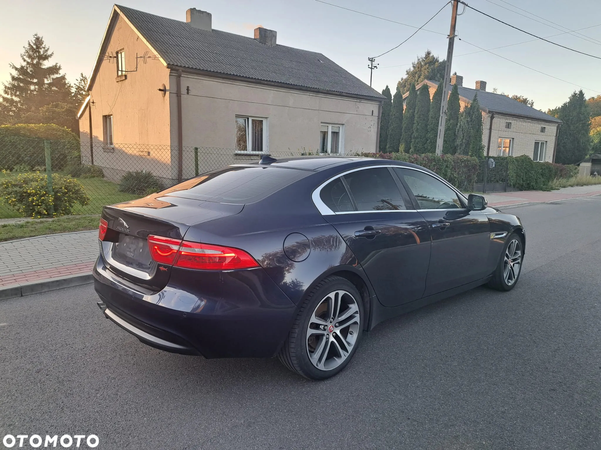 Jaguar XE 2.0 D Prestige - 3