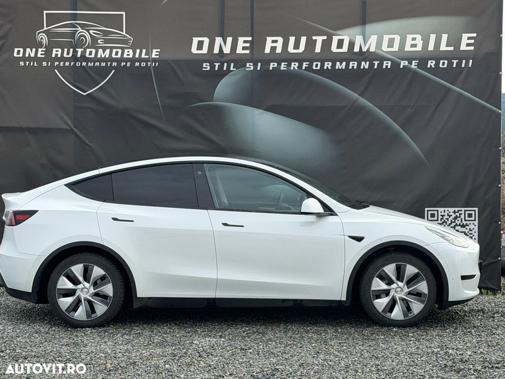 Tesla Model Y - 7